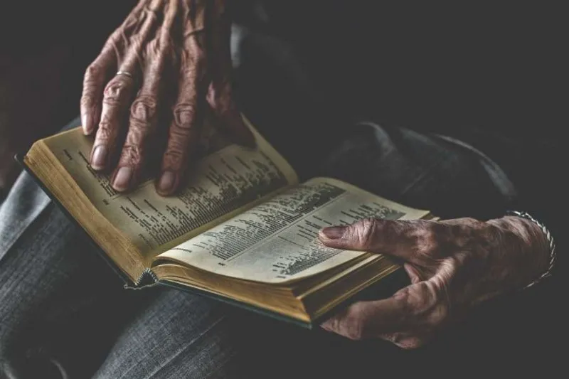 ancianos-biblia