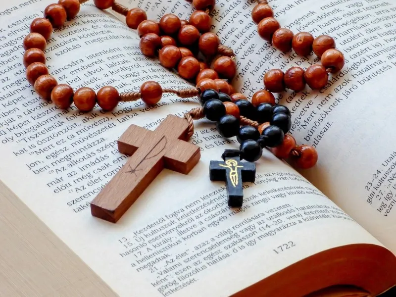 como-rezar-el-rosario-una-sola-persona