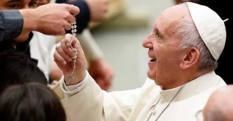 el-santo-rosario-con-el-papa-francisco