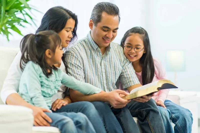 familia-y-biblia
