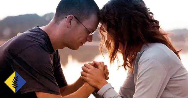 pareja-tiene-relaciones-en-una-iglesia