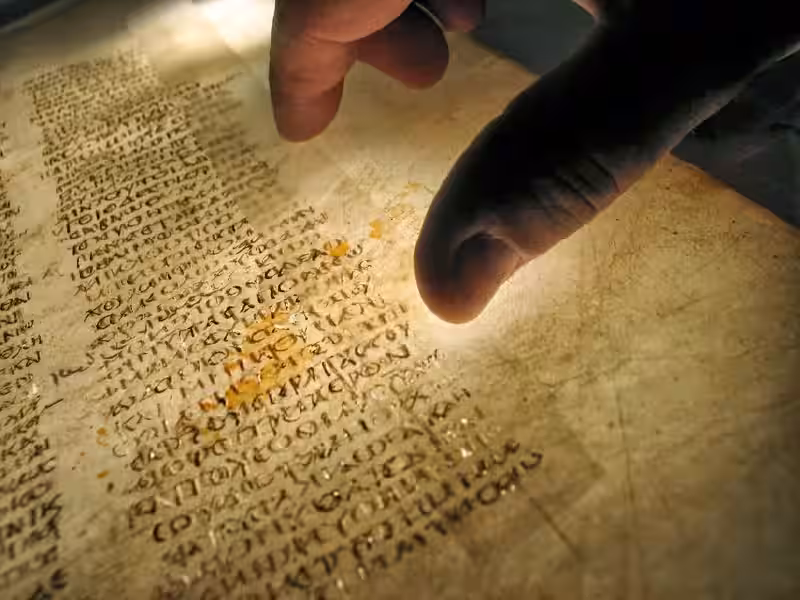 en-que-material-fue-escrita-la-biblia-por-primera-vez